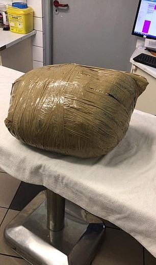 A avut un șoc când a desfăcut pachetul. Ce se afla în interior