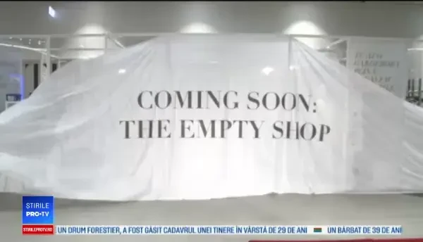 Empty Shop, magazinul cu rafturi goale unde oamenii aduc haine. Ajută mii de sărmani