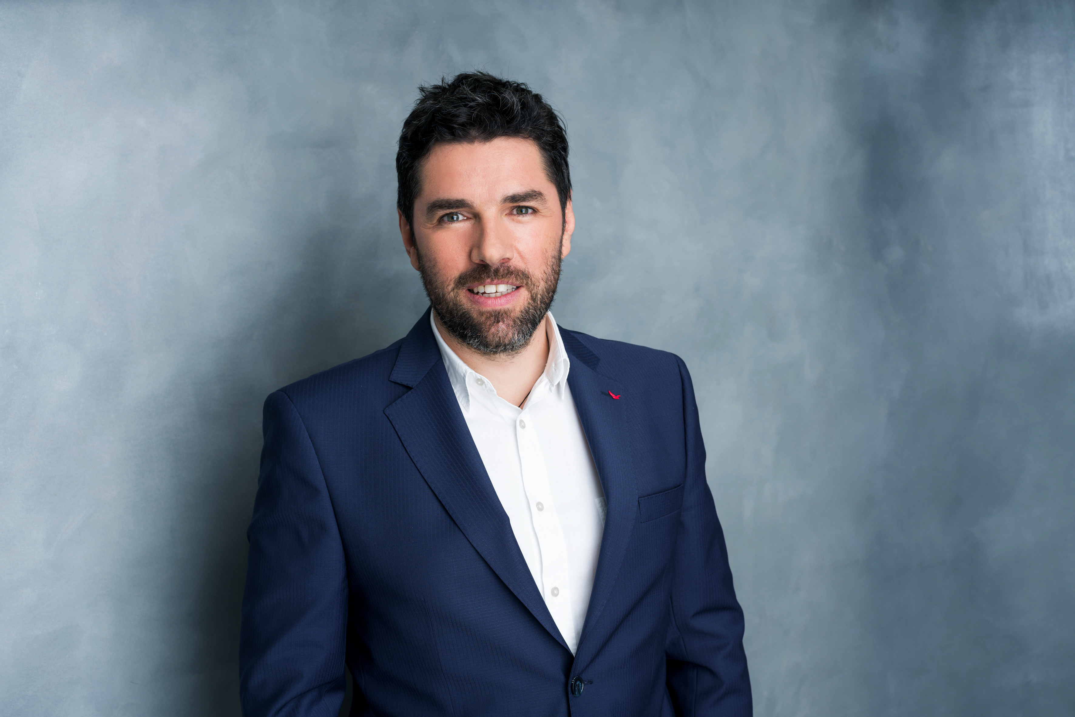 De Paşte, oamenii sunt lumina, la ProTV. Alex Dima ne arată preoţii din spatele blocurilor gri