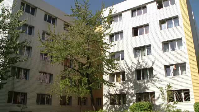 Aflat la o petrecere, un student drogat de 19 ani a căzut de la etajul 4 al căminului