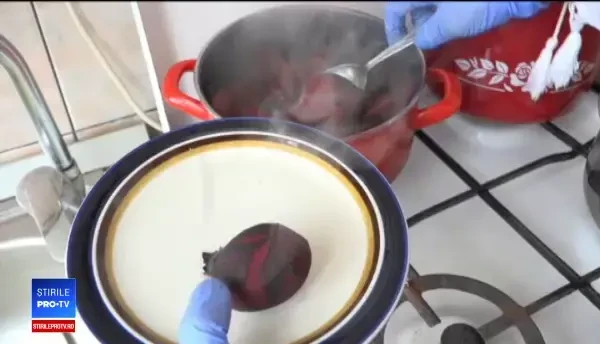 Metode naturale prin care puteți vopsi ouăle de Paște. Pliculețele de vopsea au până la 12 aditivi