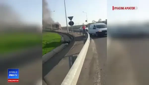 Un camion a luat foc pe centura Oradei. Șoferul a reușit să salveze remorca