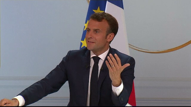 Emmanuel Macron a venit cu ”soluții”, după protestele violente. Promisiunile președintelui