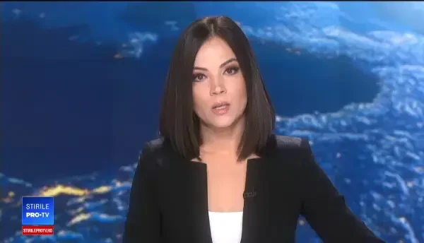 Cum a fost salvat un pilot care a aterizat cu avionul într-un copac