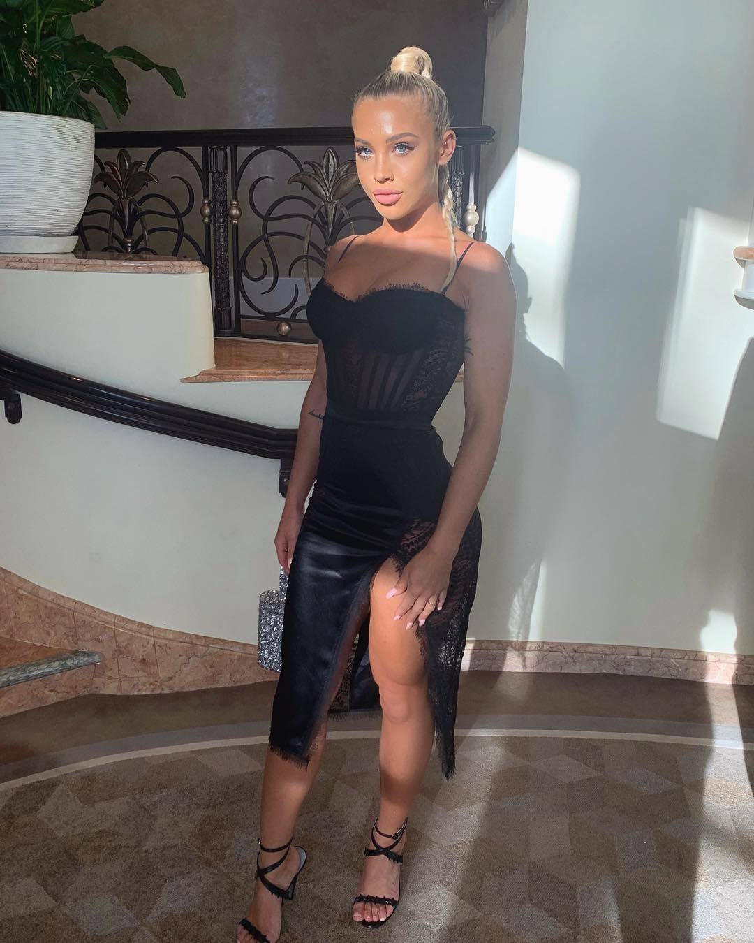 Un model a stârnit reacții controversate, după ce a postat o fotografie pe Instagram. FOTO