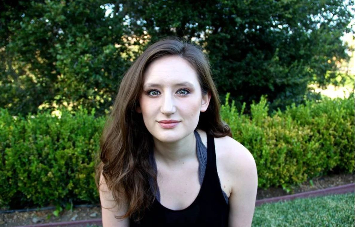 O tânără s-a logodit cu profesorul ei, în vârstă de 71 de ani. Cum arată bărbatul. FOTO