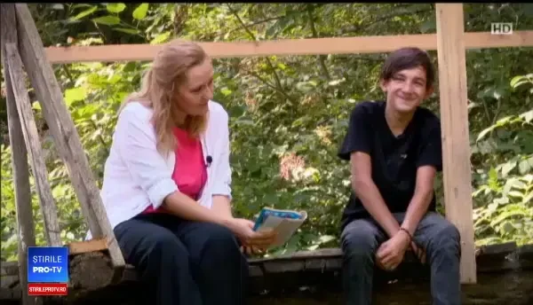 La 15 ani, detestă școala, iar vecinii se tem că îi va omorî. Cum a vrut mama să-l salveze