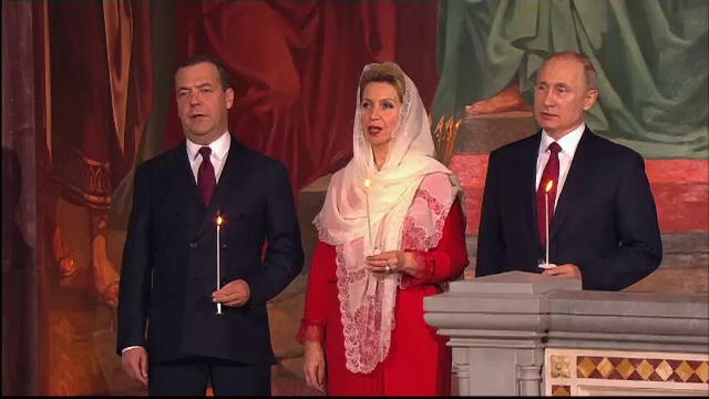 Vladimir Putin, la slujba de Înviere în impresionanta catedrală din Moscova