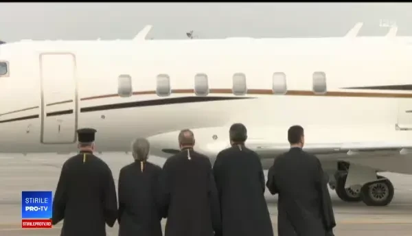 Simbolul reîntoarcerii lui Iisus, în mâinile românilor. Lumina Sfântă, primită în țară