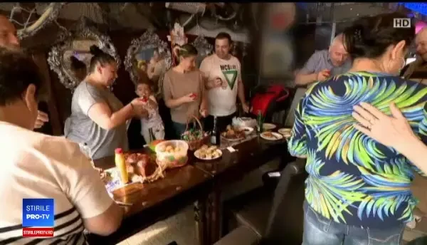 Mii de români petrec Paștele în Thasos, cu bunătăți din țară. Ce obiceiuri au grecii