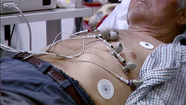 Românii care au trecut prin chinuri, la spitale, după ce au exagerat cu masa de Paște