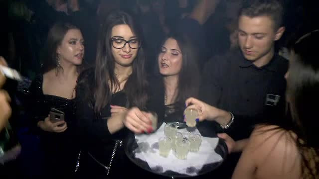 De 1 Mai, tinerii cheltuie mii de lei în cluburile din Mamaia: "Nu contează bugetul”