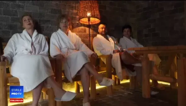 Turiștii de la munte s-au distrat în piscine și centre SPA din cauza vremii ploioase