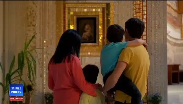 Cum arată scaunul special pentru Papa Francisc la liturghia de la Catedrala Sf. Iosif