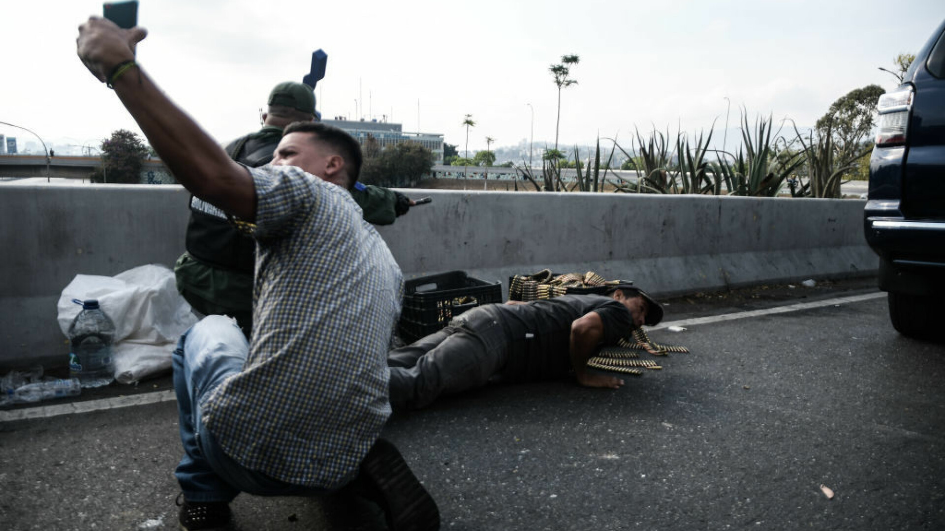 Mai mulți comandanți au trecut de partea lui Juan Guaido. Reacția cetățenilor