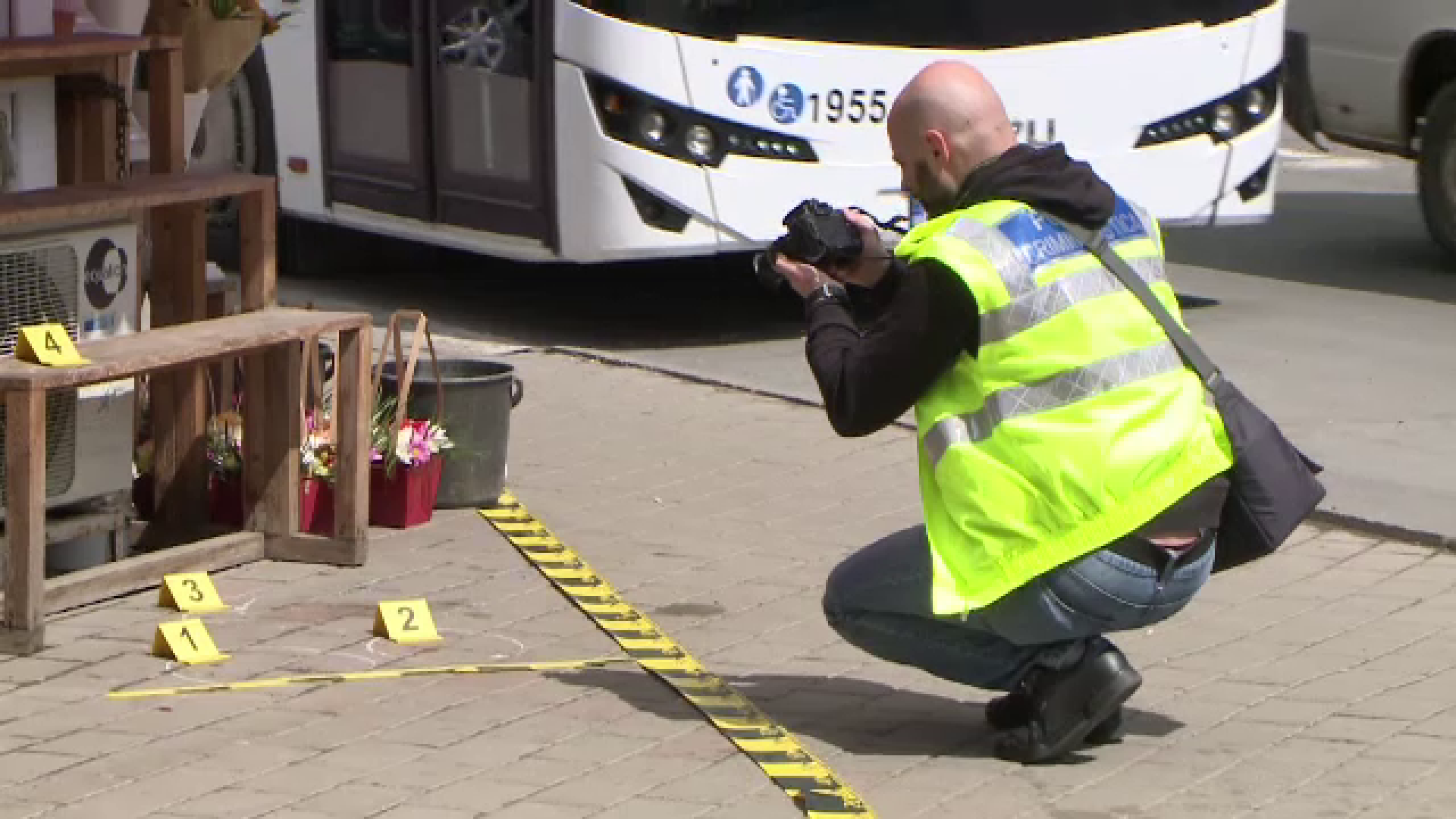 Femeie din Iași înjunghiată în gât, în timp ce stătea la cafea. Cine este agresorul