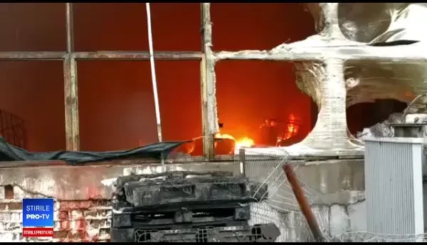 Incendiu la o fabrică de vopsea din Dâmbovița. ISU avertizează populația prin RO-Alert