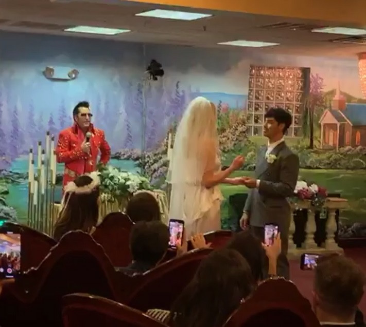 Sansa din „Game of Thrones” s-a căsătorit în secret, în Las Vegas. A dat-o de gol un DJ. FOTO