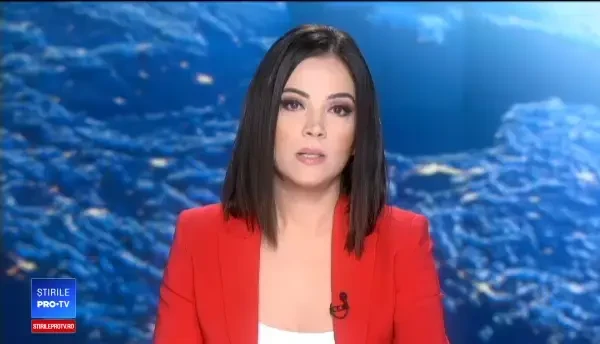 Mașină de poliție lovită în plin de un alt autoturism. O femeie a fost rănită