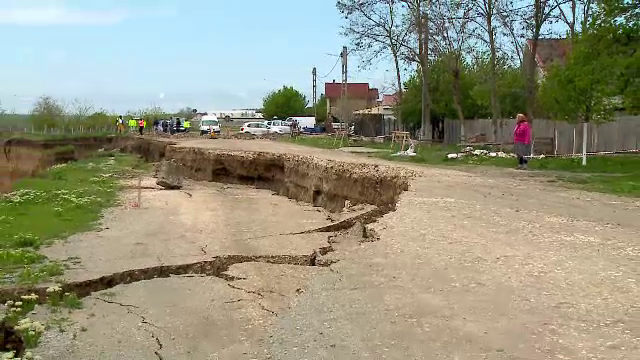 Satul care riscă să fie înghiţit de Dunăre. "Dacă Dumnezeu vrea, să ne omoare"