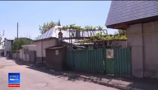 S-au crăpat casele într-un cartier din Galați. Locatarii trăiesc într-o groază de nedescris