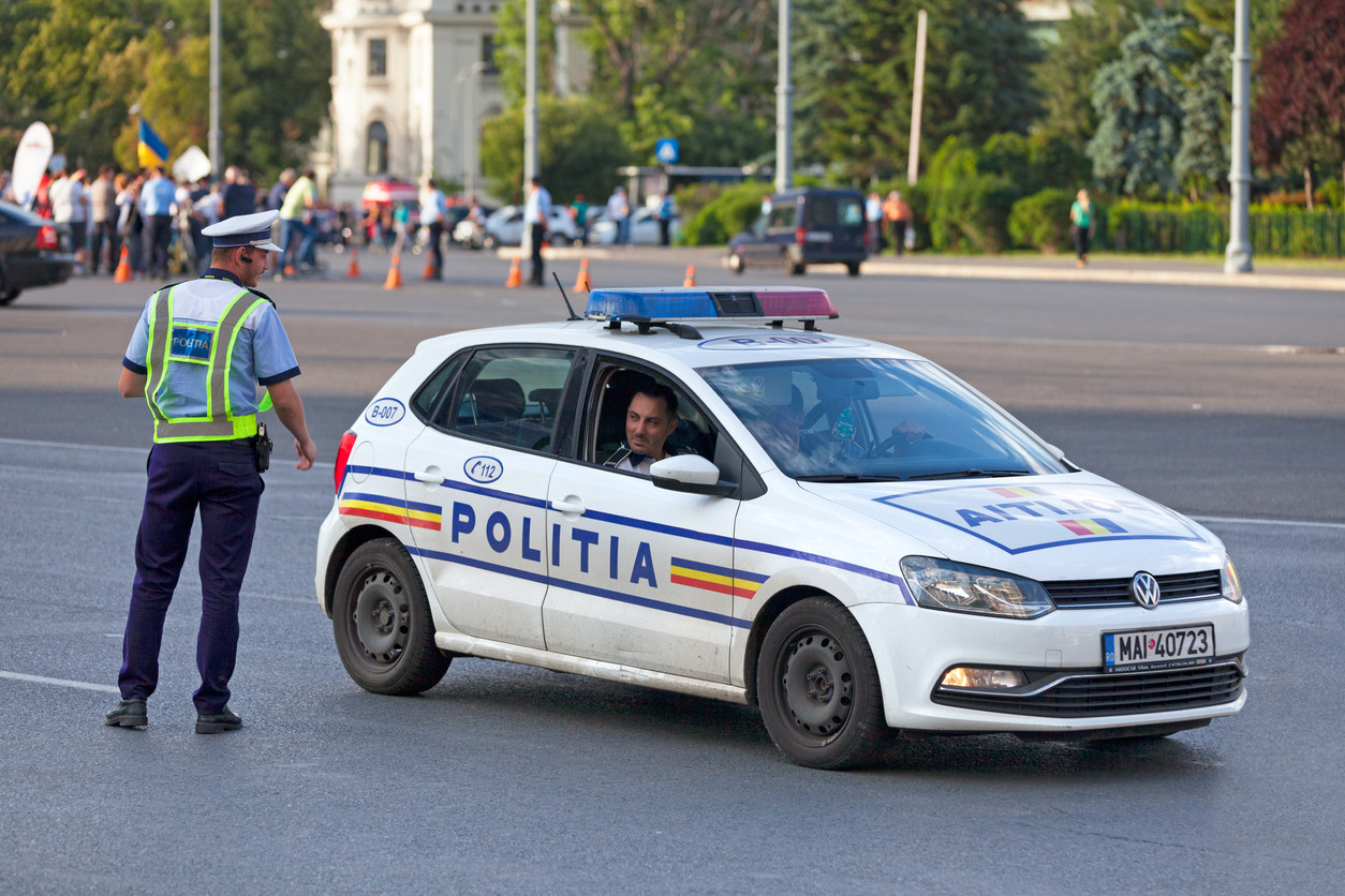 Alertă la Ministerul Finanțelor. Un bărbat s-a urcat pe sediul instituției