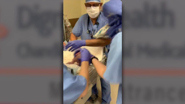 Bebeluș născut prematur, scăpat de medici din mâini. „Parcă umblau cu un sac de cartofi”