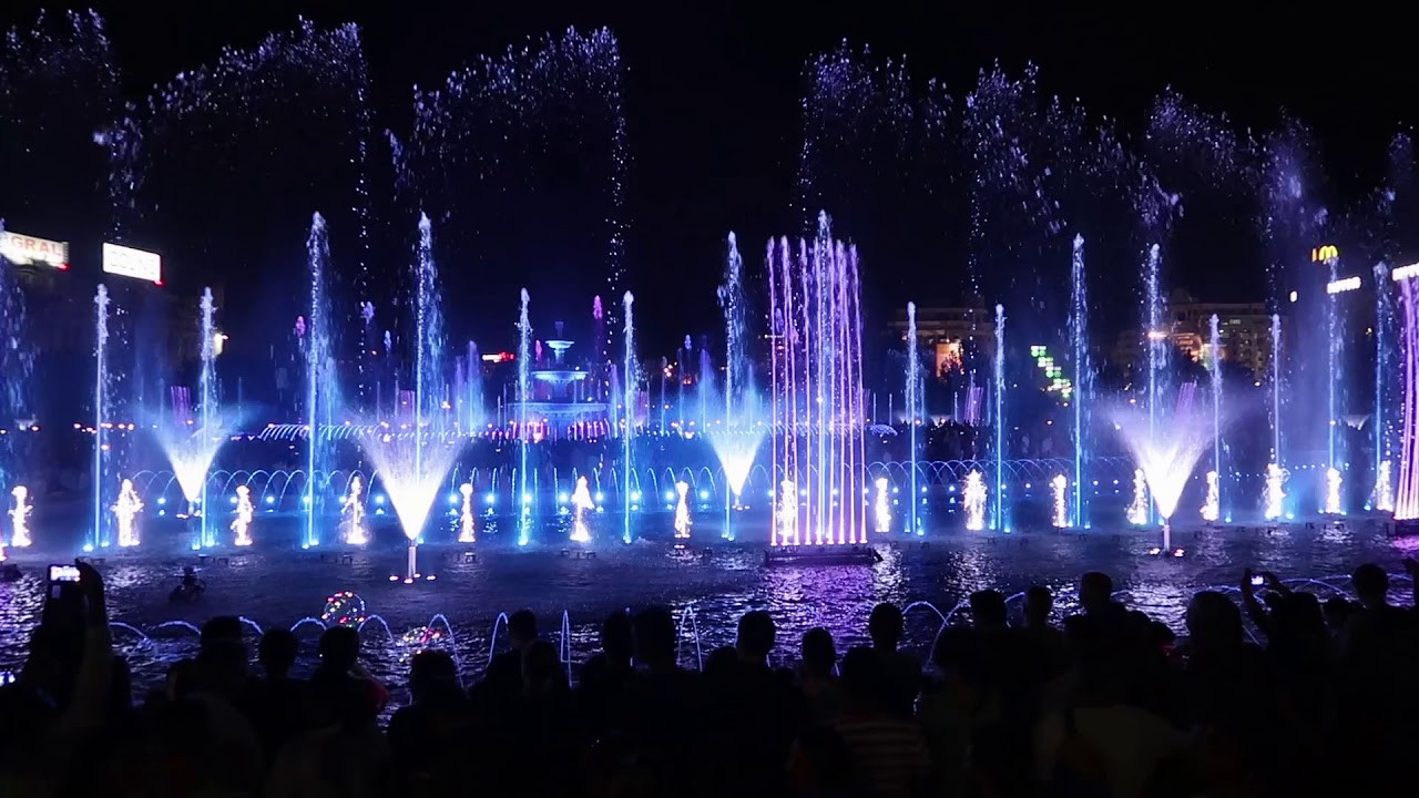 Programul Fântânilor din Piața Unirii. Orele la care începe spectacolul de muzică și lumini, în fiecare weekend