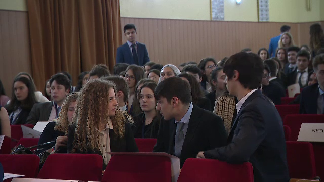 Topul celor mai bune licee din București. Cât plătesc liceenii pentru meditații