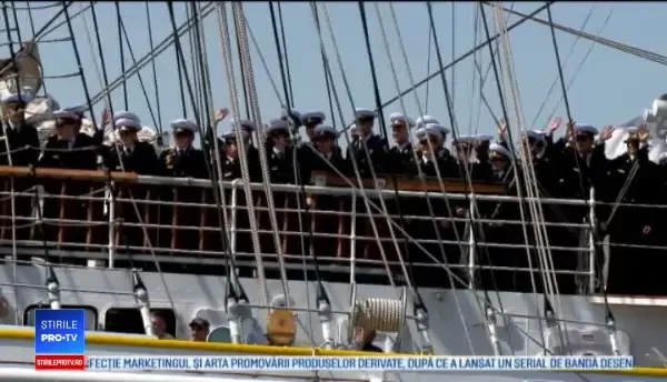 Nava care a părăsit portul militar Constanța pentru un marș istoric. „E grea despărţirea”