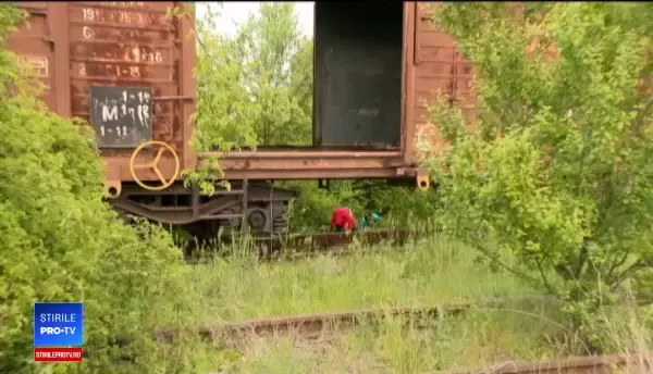 Adolescentul din București, care s-a urcat pe un vagon și a fost electrocutat, în stare gravă la spital