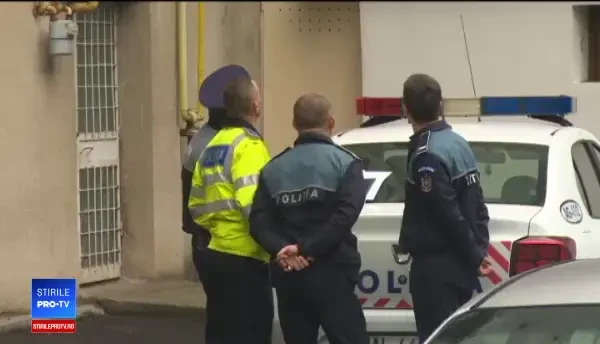 Un tânăr cu depresie a căzut de la etajul 8 pe o mașină parcată lângă bloc