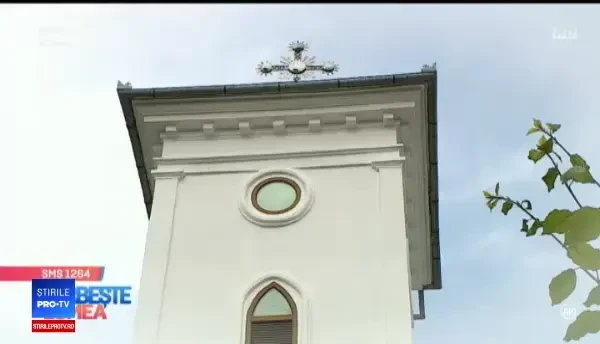 Adela Popescu și-a botezat cel de-al doilea băiat. Imagini din biserică. VIDEO