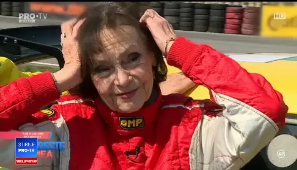 La 82 de ani, Marina Voica a luat lecții de condus de la Titi Aur. Cum s-a descurcat