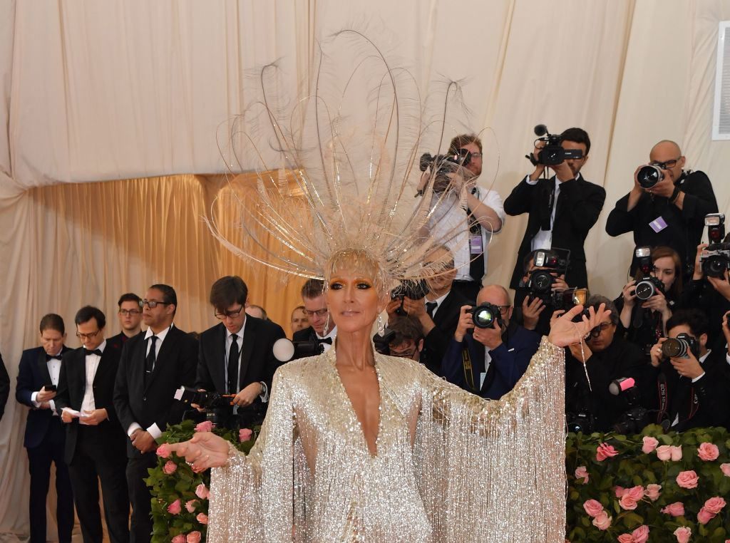 MET GALA 2019. Pene, paiete şi rochii-candelabru ori bărbăteşti, ţinutele serii. GALERIE FOTO