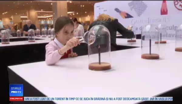 A transformat mine de creion în personaje din Game of Thrones. Expoziţia, la Bucureşti