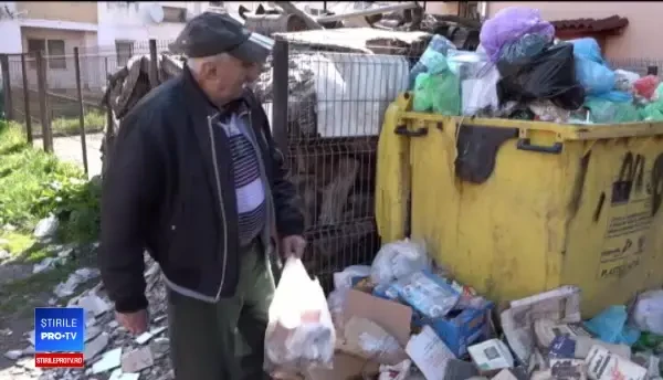 Cantități uriașe de gunoaie pe străzi, în localități din Arad. Neînțelegerile dintre firme