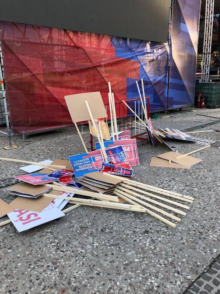 Imagini cu mizeria rămasă după mitingul PSD de la Iași. Mesajul primarului Mihai Chirica