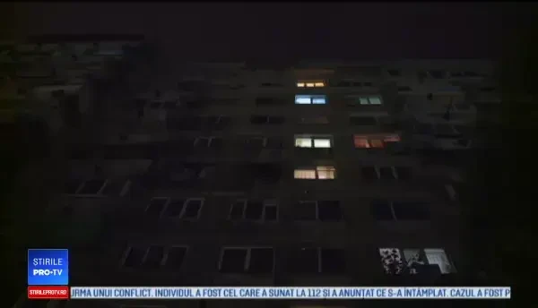 Crima în București. A sunat la 112 şi a anunţat că și-a lovit iubita, iar aceasta a murit