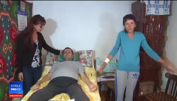 Asistenţi ai persoanelor cu handicap, trimişi în şomaj pentru că primăria nu mai are bani