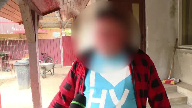 Soțul femeii care a abuzat un minor i-a găsit în pat. ”Copilul dezbrăcat, ea goală”