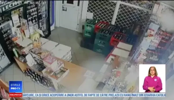 Pentru un pahar de vodcă, o femeie a intrat cu mașina direct în vitrina unui magazin