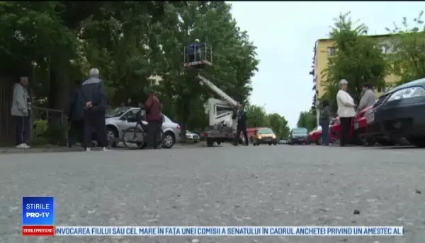 Un șofer a murit după ce s-a izbit cu mașina într-un stâlp. Ce au descoperit polițiștii