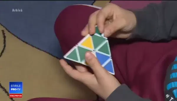 Soțul femeii care a abuzat un minor i-a găsit în pat. ”Copilul dezbrăcat, ea goală”