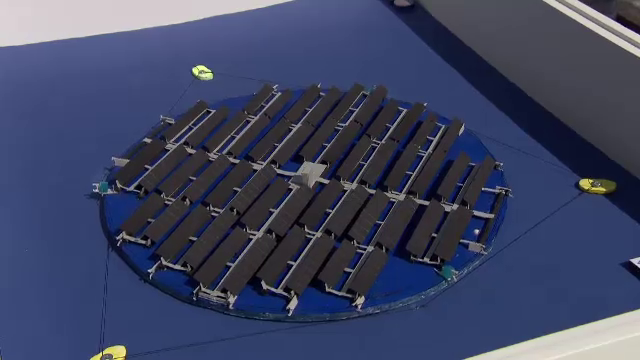 Inventatorul care vrea să facă o insulă de panouri solare plutitoare. Se va roti după soare