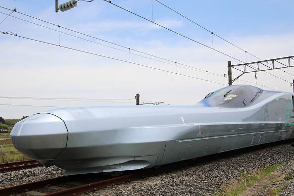 Trenul ”OZN”, testat de japonezi. Este capabil să atingă 400 de km/h