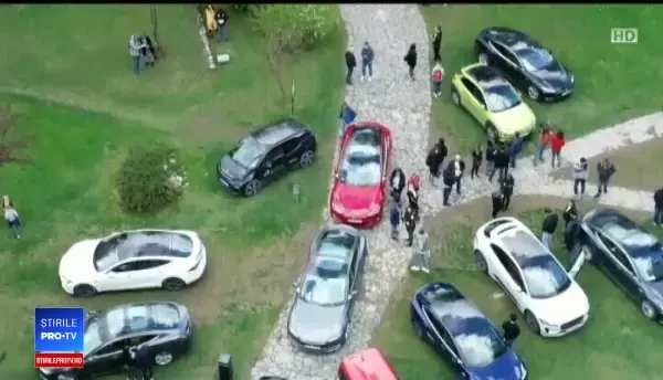 Parada mașinilor electrice, la munte. Curioșii le-au putut testa gratuit