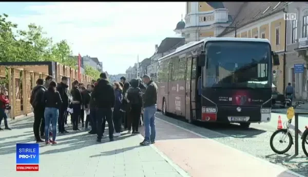 Coadă la caravana Untold, pentru donare de sânge. Tinerii au primit bilete gratuite