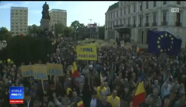 Iohannis, la mitingul PNL de la Iași: ”Avem infractori care s-au cocoțat taman în vârful statului”