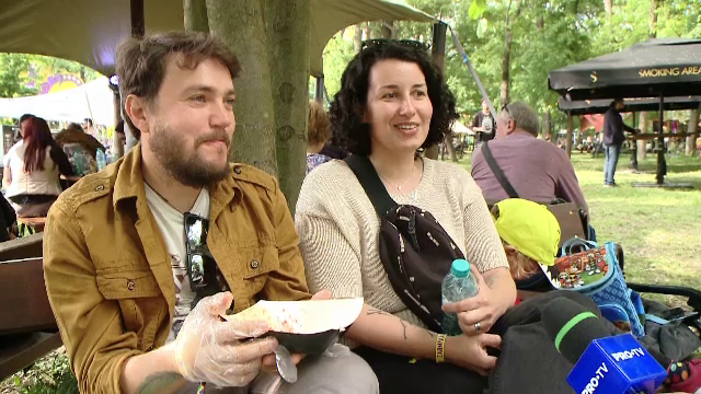 Rulotele cu mâncare, tot mai căutate. Suma incredibilă cheltuită de acest cuplu pe gustări